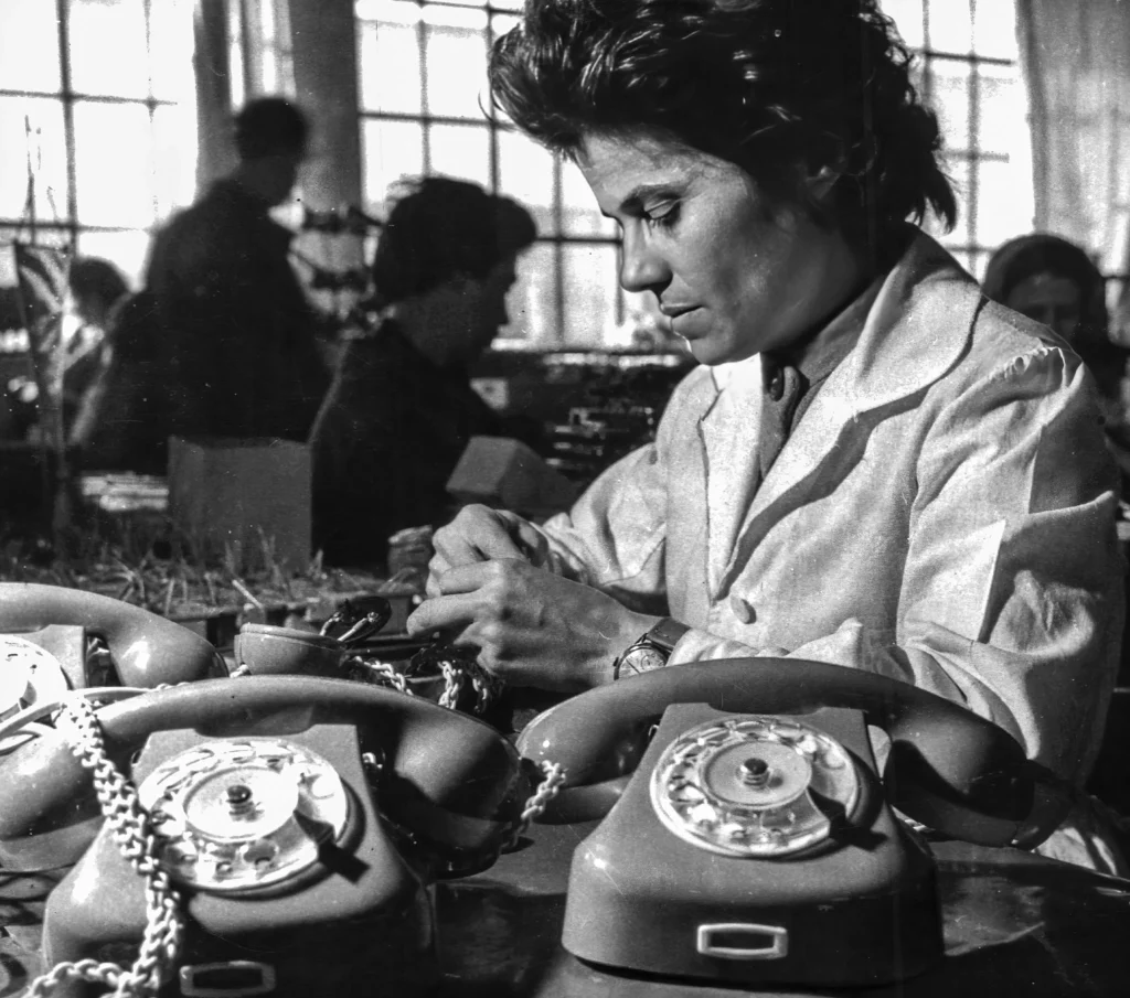 În 1963 se produceau deja în masă modelele de telefoane în diferite culori. Coolturalist #9