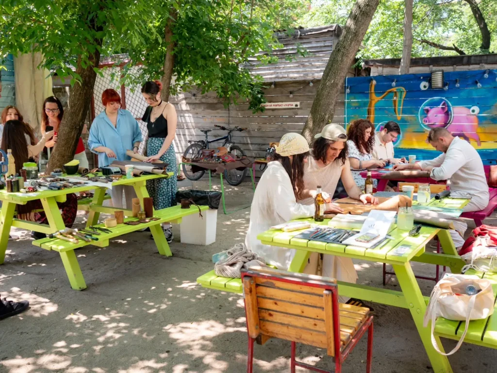Fiti cu-Minți Creative Fest 2025 - fotografie de la atelierul de pielărit