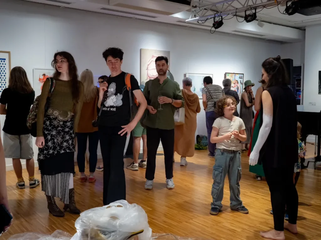 Fiti cu-Minți Creative Fest 2025 - fotografie de la vernisajul expoziției de la Goethe Institut București