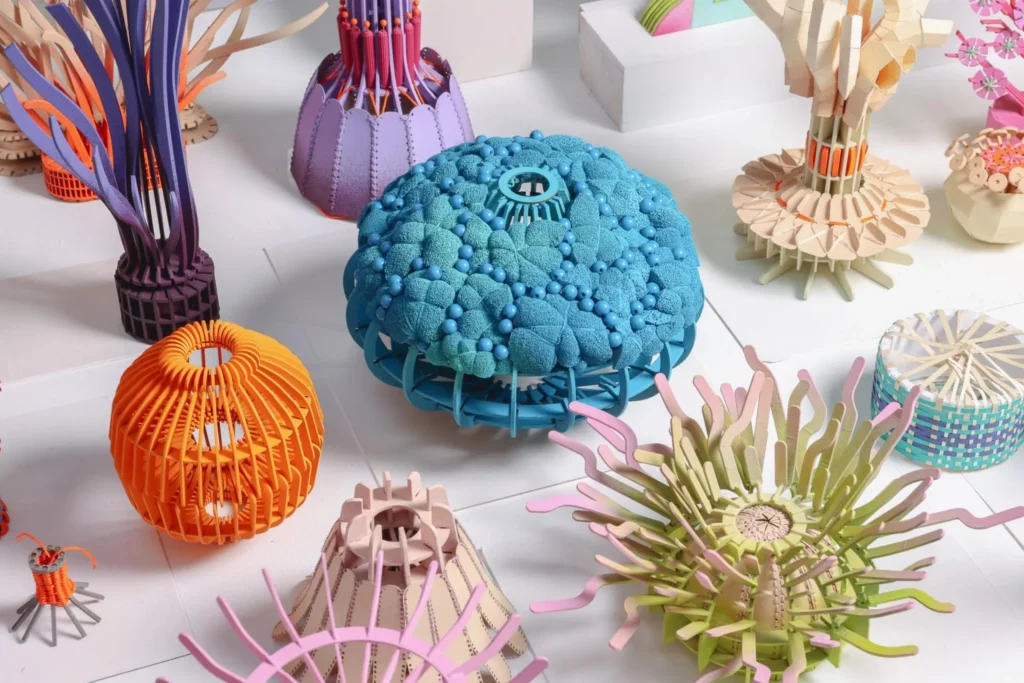 Diana Beltrán Herrera, stabilită în Bristol, impresionează prin sculpturile sale din hârtie